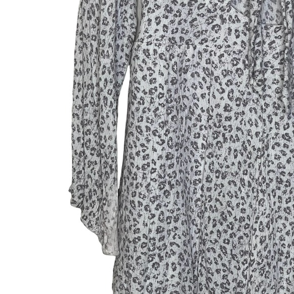 Altar'd State Tunic Top Size Medium Gray Cream Pattern Front Tie Lined Womens - Picture 5 of 9